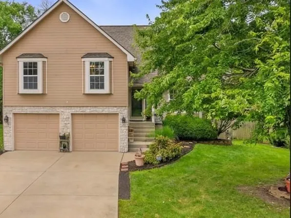 1229 SE Princeton Dr, Lees Summit, MO 64081