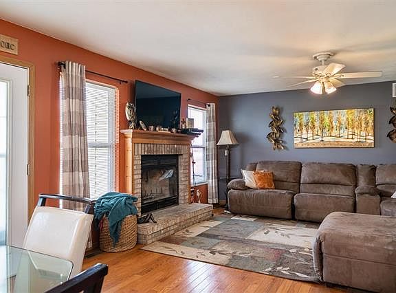2nd image of 903 Saint Andrews Dr