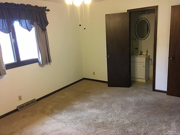 4th image of 406 E Irene St