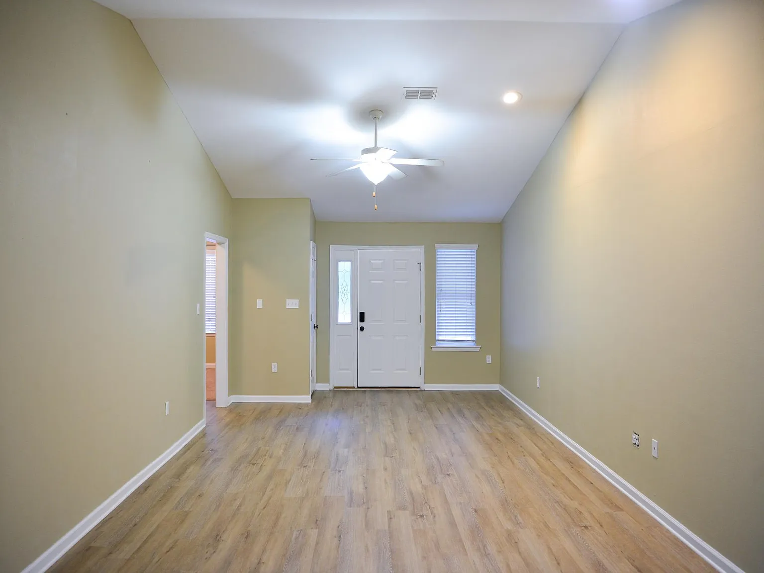 3 bed, 1200 sqft, $1,500 — Photo 3