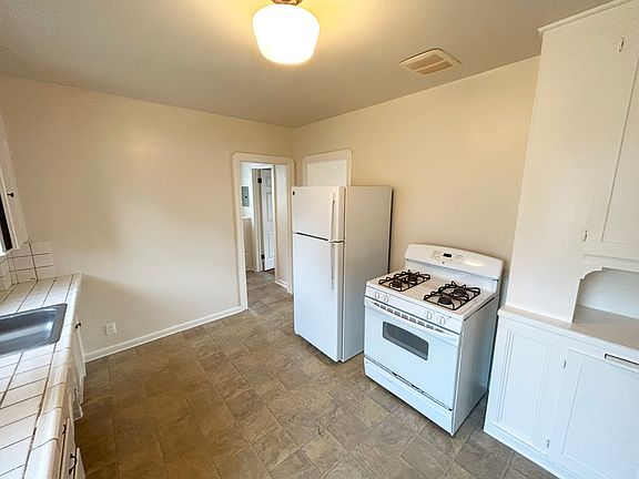 2nd image of 515 Louisiana St #D