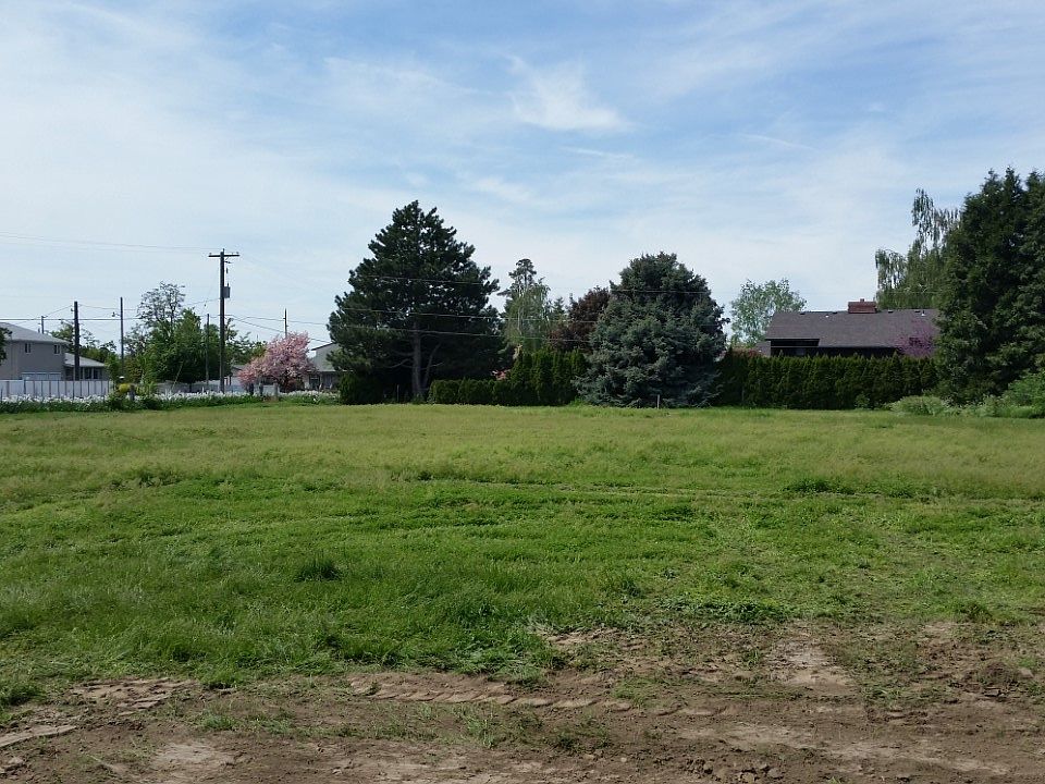 2nd image of Maple Street College Pl #2