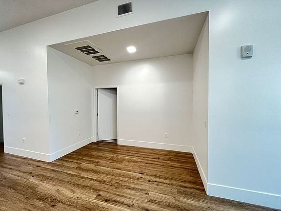 5th image of 1545 32nd St #206
