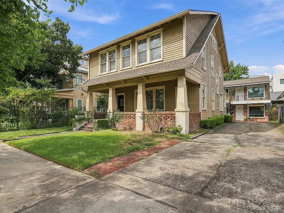 808 W Main St