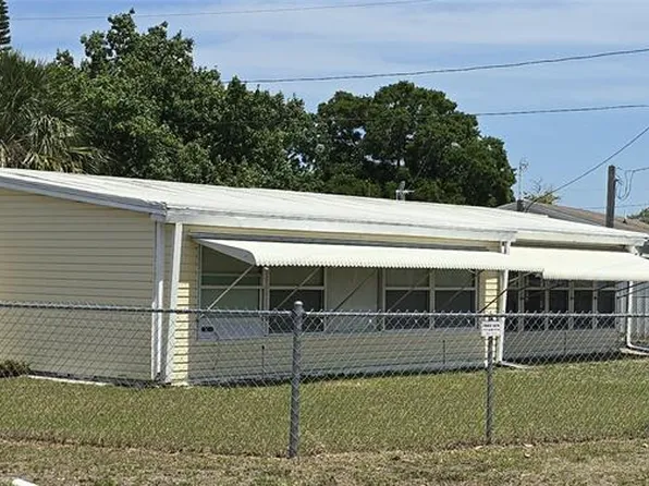 2004 Pleasure Dr, Holiday, FL 34691