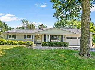 28180 Hawberry Rd, Farmington Hills, MI 48331