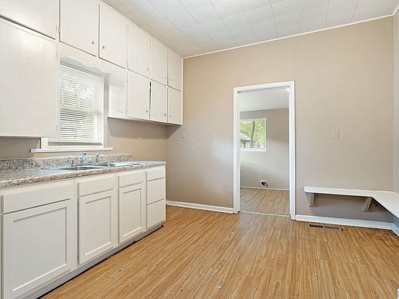2nd image of 1308 Sloan Ave