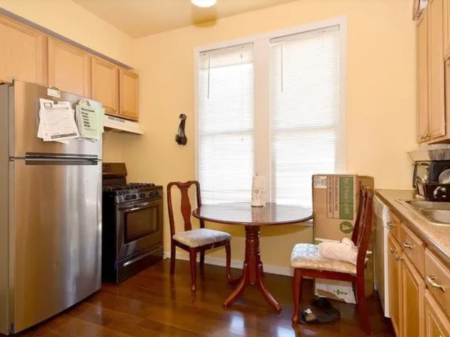 3 bed, 900 sqft, $1,350 — Photo 3