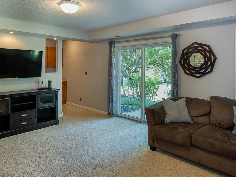 2388 Windsor Ln — Photo 15