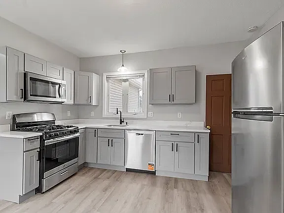 3 bed, 1000 sqft, $3,000 — Photo 3