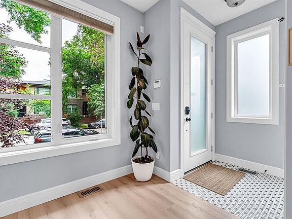 2nd image of 309 N 12th Ave NE #1