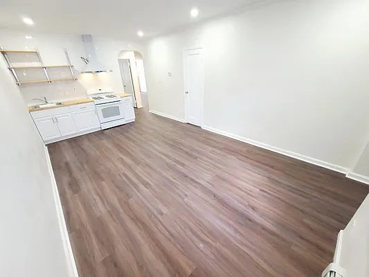 Rented by Metro Garden Realty NYC | media 2
