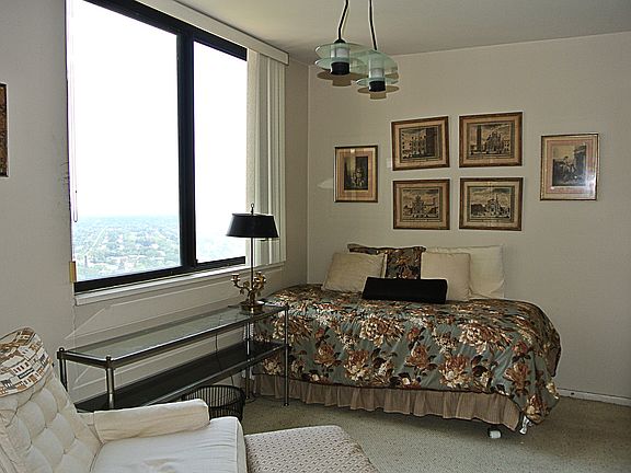 2nd image of 27110 Grand Central Pkwy APT 25R