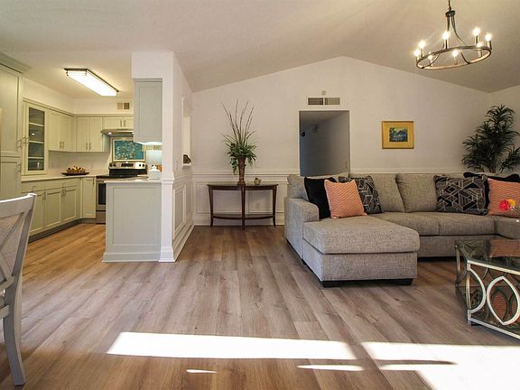 5th image of 104 Heather Ln
