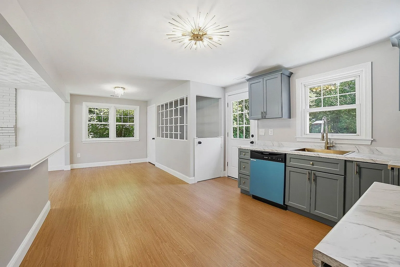 4 bed, 2100 sqft, $3,800 — Photo 3