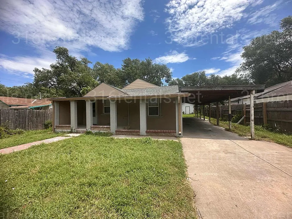 3352 N Park Pl