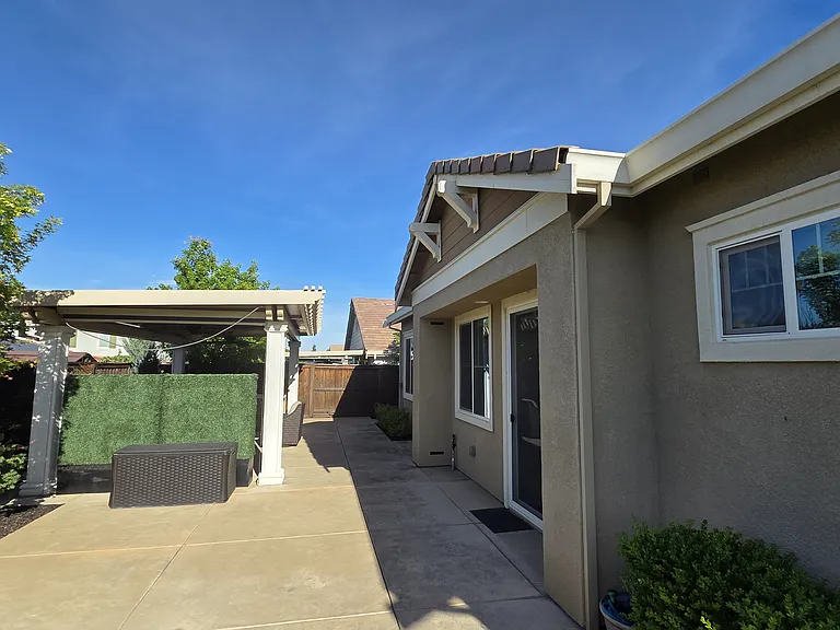 953 Kennedy Dr — Photo 43