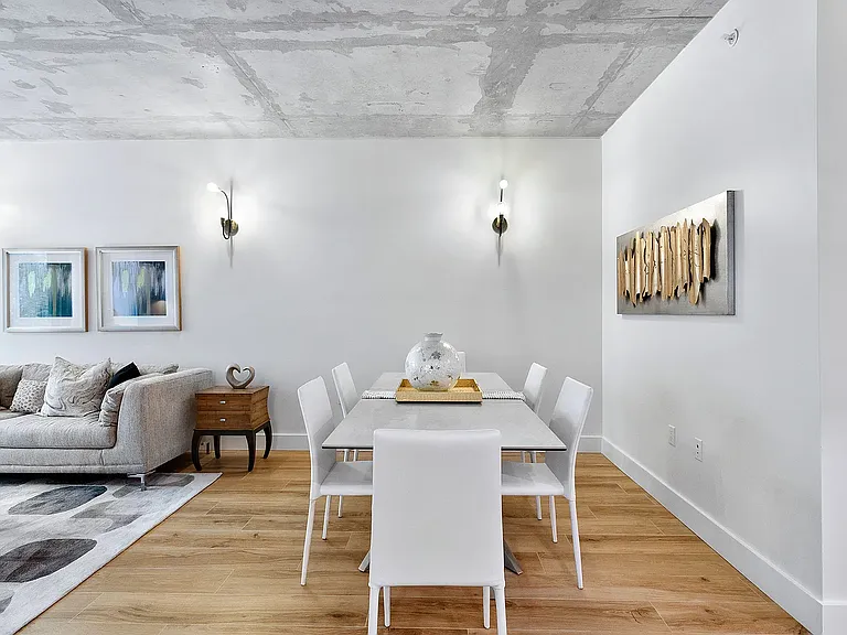 3707 Blackstone Ave #400 — Photo 3