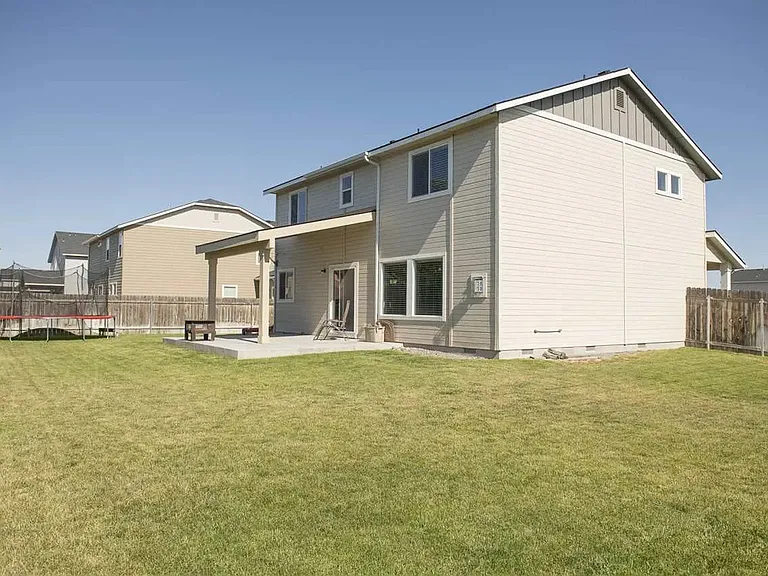 645 SW Miner St — Photo 19