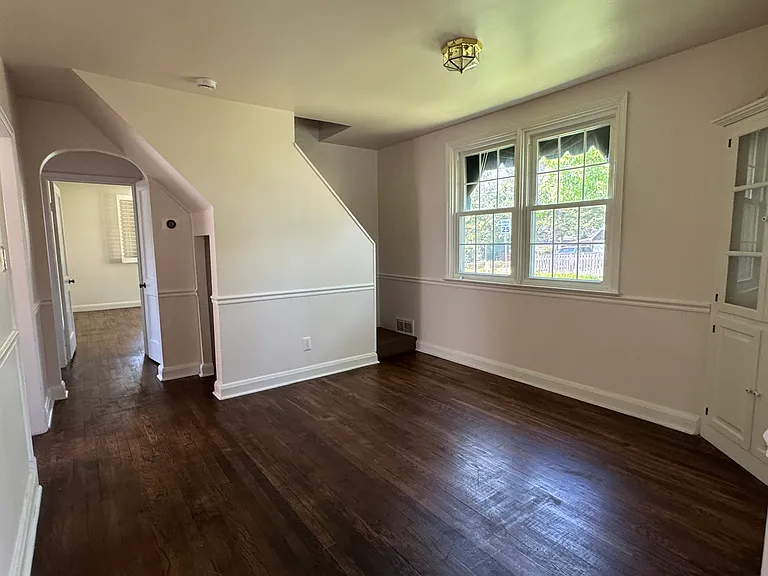 533 Morris Ave — Photo 8