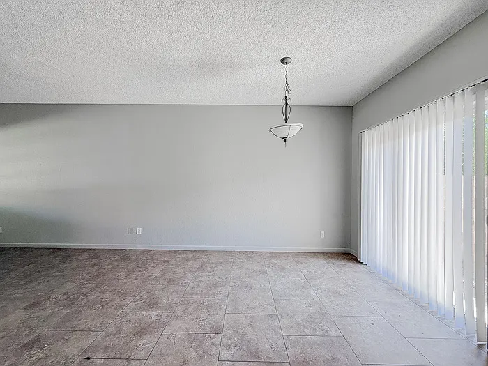 1935 W Morten Ave #27 — Photo 9