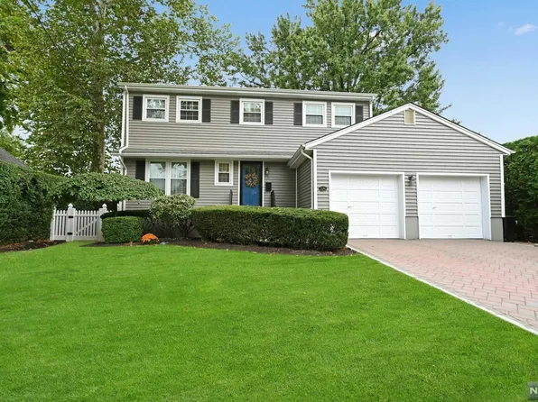 326 Grove St, Teaneck, NJ 07666