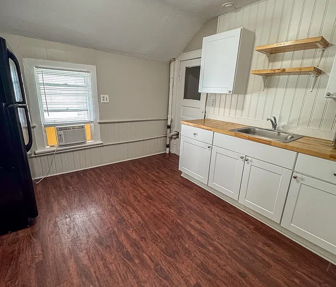 1121 Broadway Ave NW #2 — Photo 1