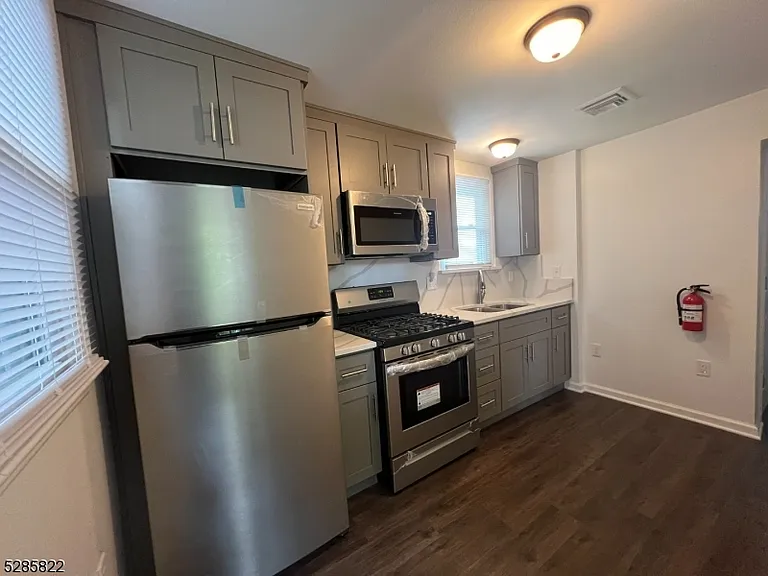 46 Roosevelt Ave — Photo 8