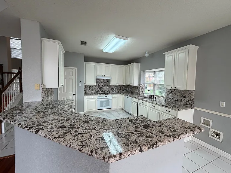 1609 Simsbury Dr — Photo 7