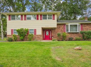 24 Kentwood Rd, Succasunna, NJ 07876