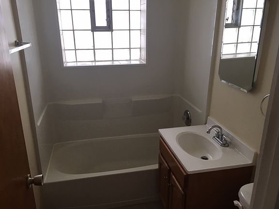 5th image of 1539 E Oakton St APT C