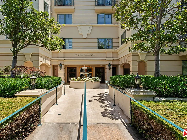 430 N Oakhurst Dr #Penthouse 406 — Photo 45