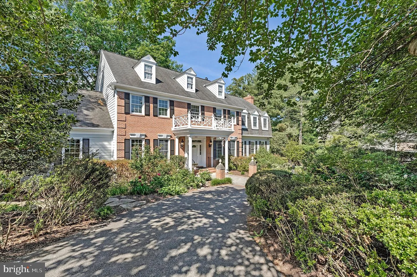 5 bed, 4.5 bath, 5027 sqft, $7,500 — Photo 3