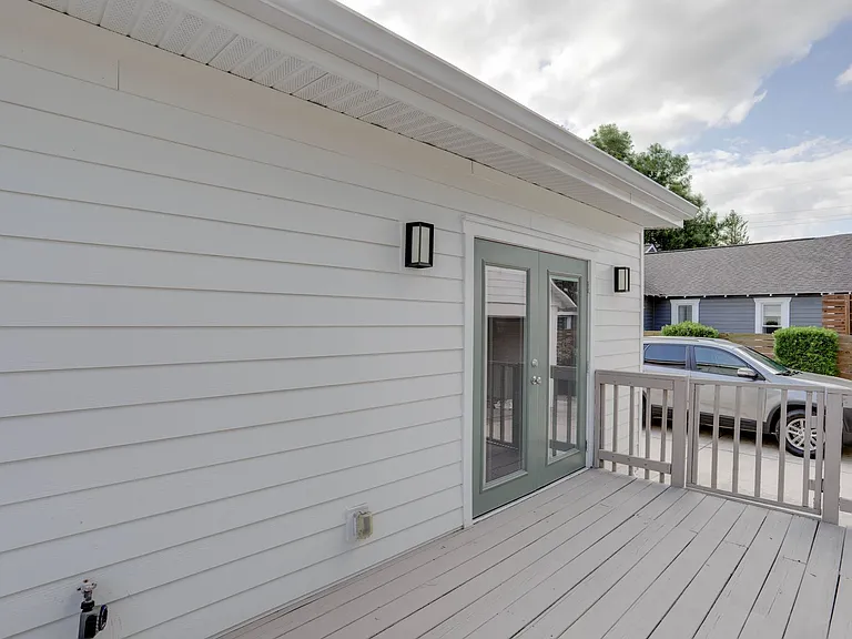 1033 N Hampton Ave — Photo 27