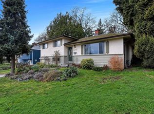 3410 Browning St, Saanich, BC V8P 4E1