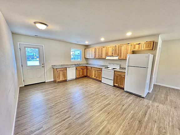 4th image of 922 Marlette Dr #C