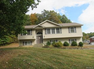 291 Huckleberry Tpke, Wallkill, NY 12589