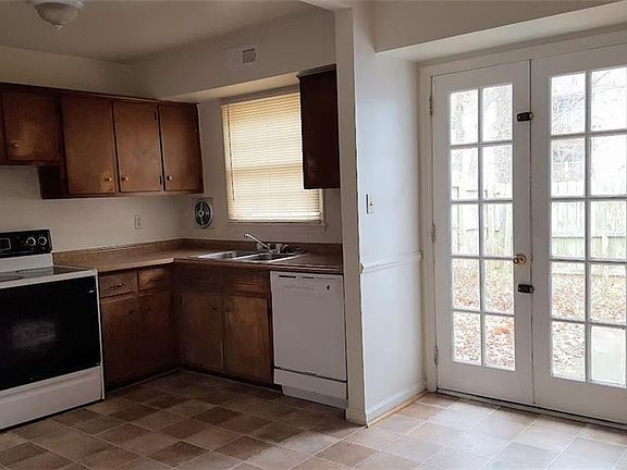 2nd image of 403 Savage Dr Unit E
