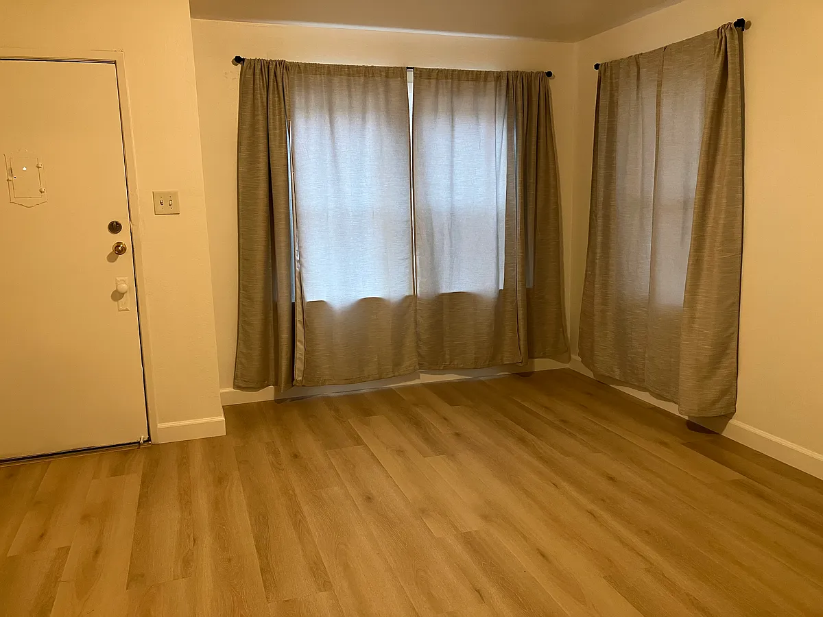 Building Photo - 414 W 8th St #412