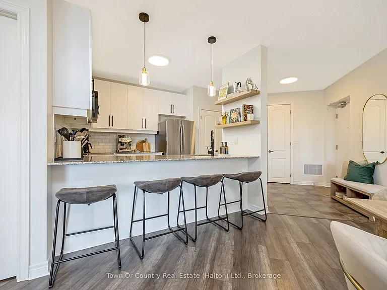 383 Main St E #310 — Photo 9