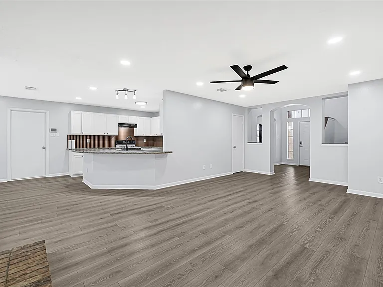 15019 Dunster Ln — Photo 6
