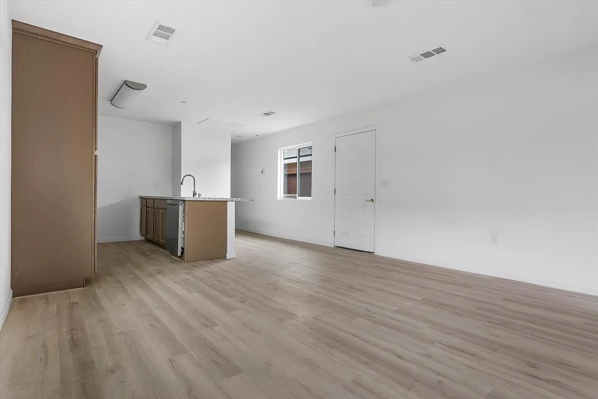 1415 Oregon St — Photo 2