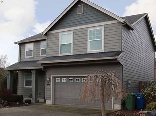 567 Paradise St, Woodburn, OR 97071