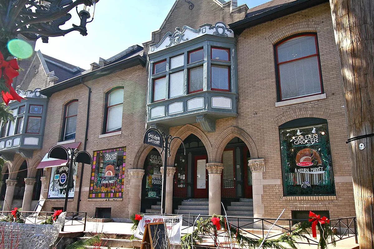 Photo 2 of 15 - Terrace - Saint Louis, MO Building Exterior - Terrace