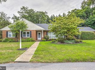 1000 Bluegrass Rd, Lancaster, PA 17601