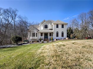 17 Ledgewood Rd, Shelton, CT 06484