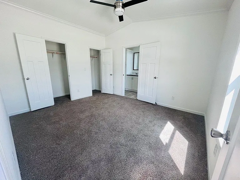 Dwelling at New Braunfels — Photo 33
