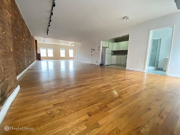 4th image of 2035 3rd Ave APT 4