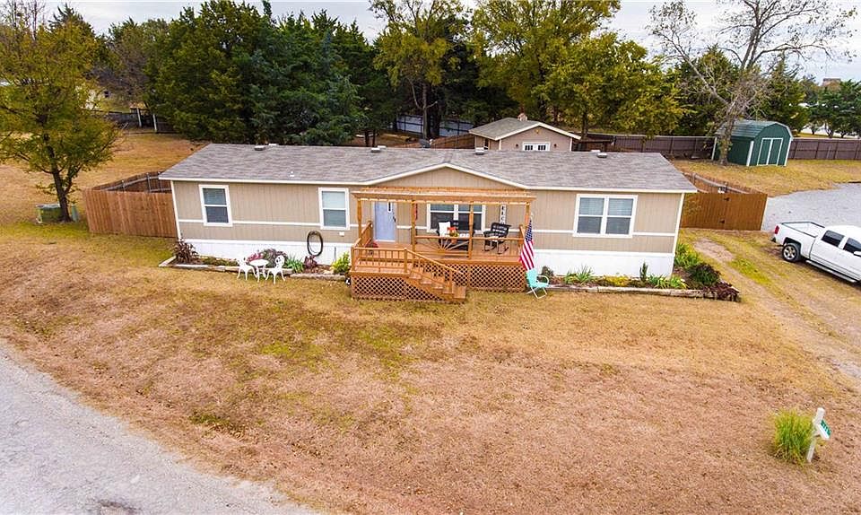 1st image of 209 E Union Dr
