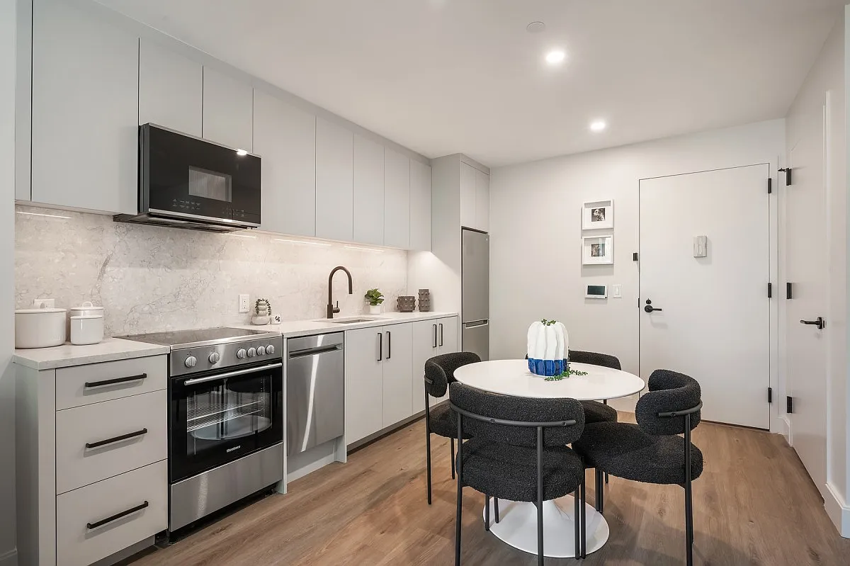 65 Dupont Street — Photo 4